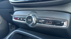 Volvo XC40 2.0 B4P Ultra Dark 5dr Auto Petrol Estate